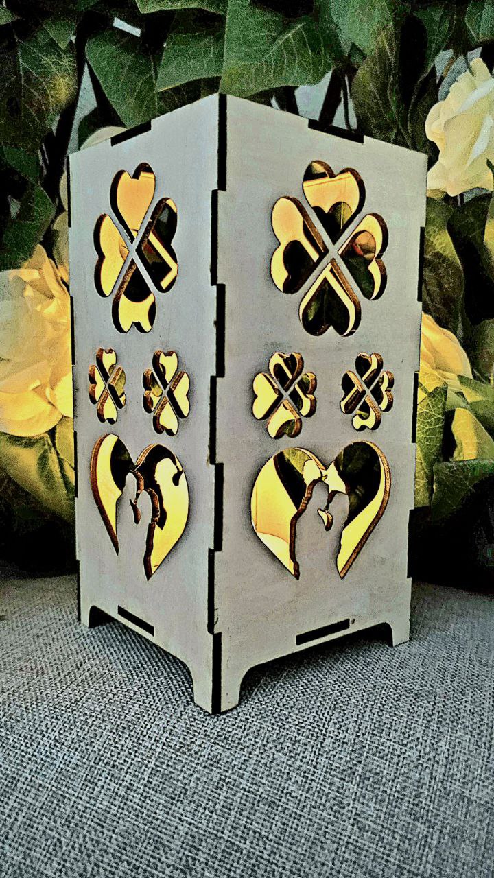 Valentinstag Laterne aus Holz - Kleeblatt & Herz Design mit LED-Licht