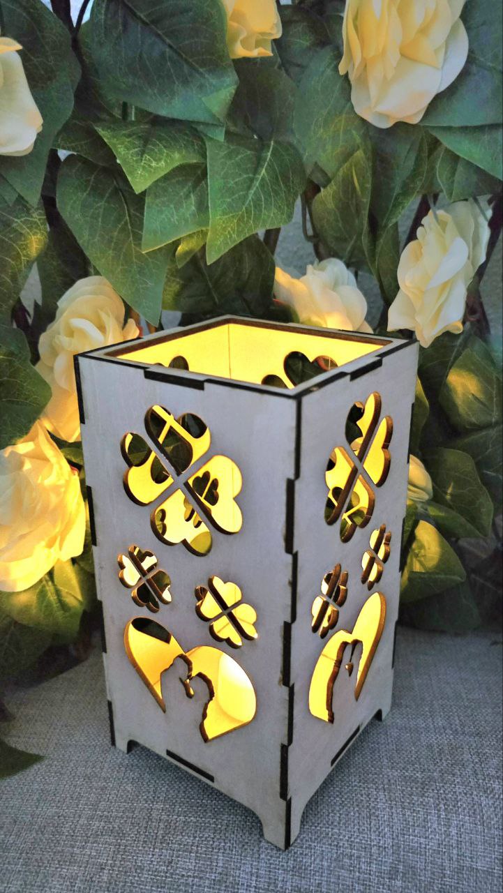 Valentinstag Laterne aus Holz - Kleeblatt & Herz Design mit LED-Licht