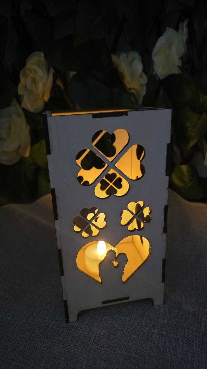 Valentinstag Laterne aus Holz - Kleeblatt & Herz Design mit LED-Licht