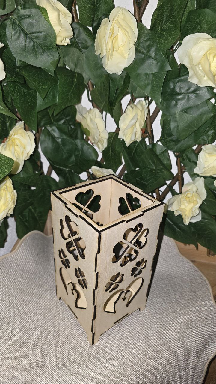 Valentinstag Laterne aus Holz - Kleeblatt & Herz Design mit LED-Licht